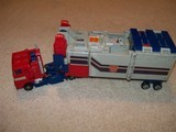 Transformers Optimus Prime w/ Hi-Q Generation 1